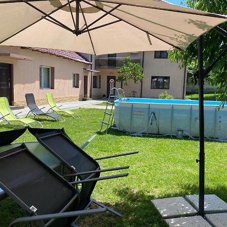 Lovely 1 Bedroom Flat In A 2 Ground Floor House Craiova Exterior photo